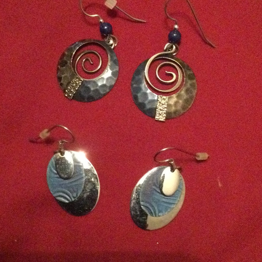 2 pair blue colored earrings